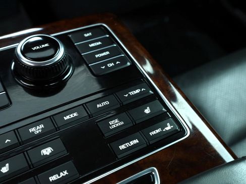 Used 2016 Hyundai Equus Signature image 17