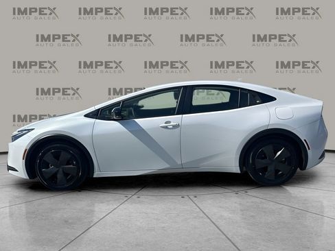 Used 2025 Toyota Prius XLE image 2