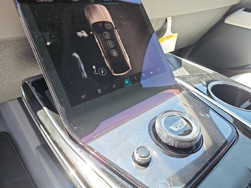 New 2025 Cadillac Escalade IQ Luxury 1 w/ Smart Trailering package image 22