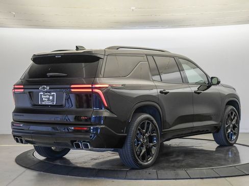 Used 2024 Chevrolet Traverse RS w/ LPO, Cargo Package FWD image 4