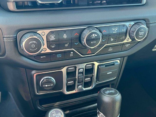 Used 2024 Jeep Wrangler Unlimited Sahara AWD/4WD image 16