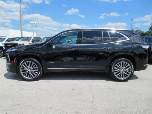 Certified 2025 Buick Enclave Avenir FWD image 4