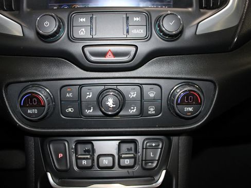 Used 2019 GMC Terrain SLT AWD/4WD image 29