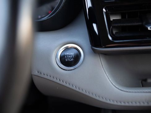 Used 2020 Toyota Highlander LE image 13