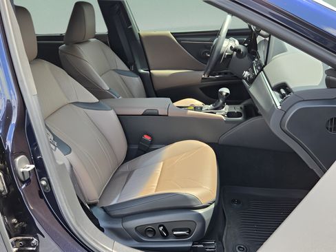 Used 2023 Lexus ES 300h Ultra Luxury w/ Accessory Package (Z2) FWD image 15
