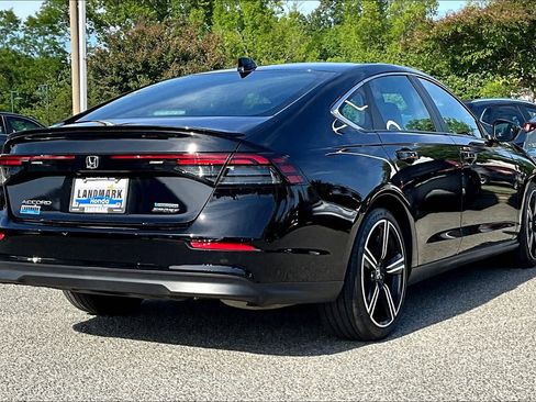 Used 2025 Honda Accord Sport image 2