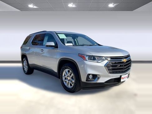 Used 2020 Chevrolet Traverse LT image 7