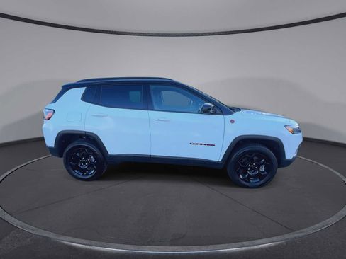 Used 2024 Jeep Compass Trailhawk image 9