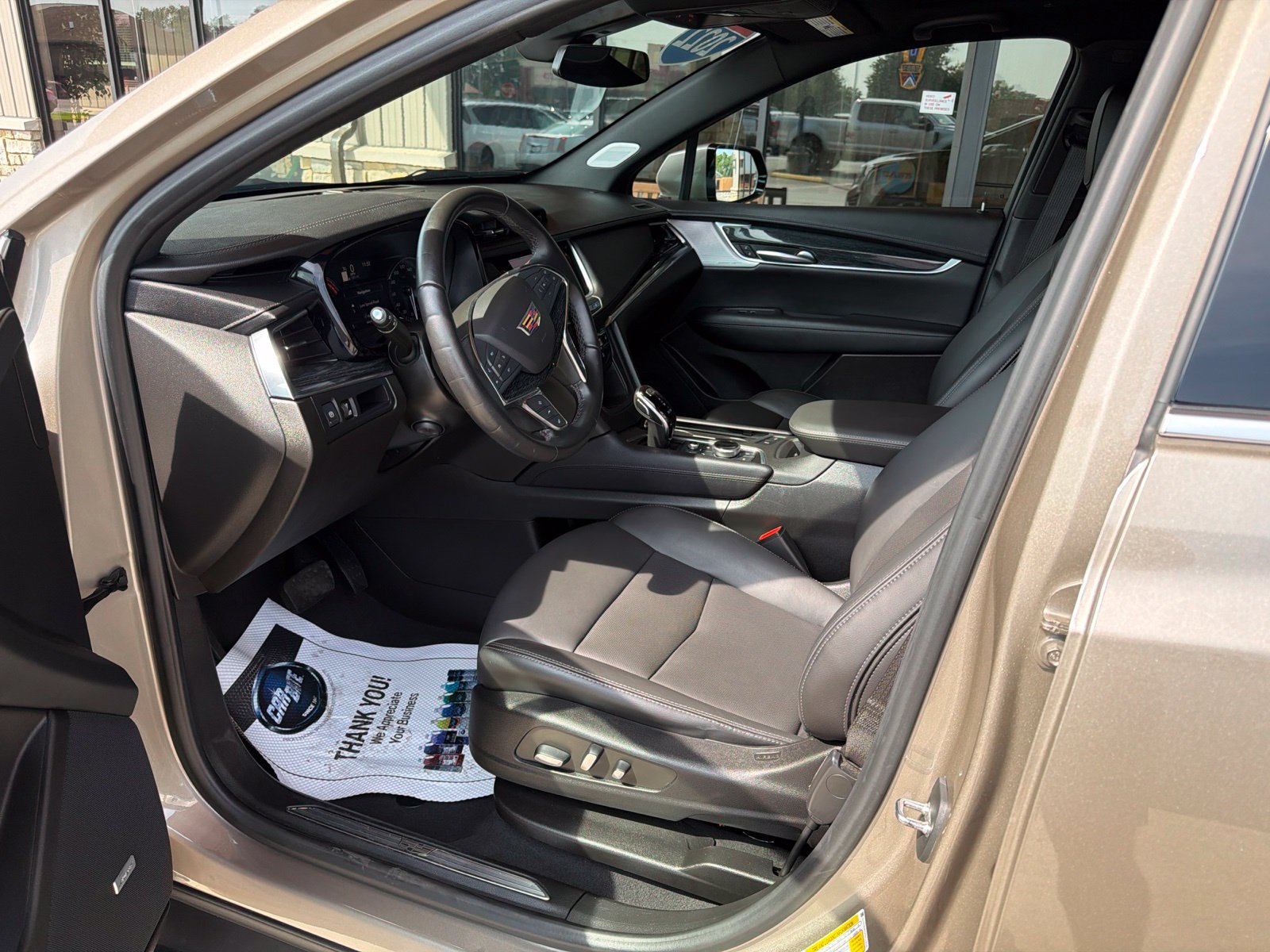 Used 2022 Cadillac XT5 Premium Luxury w/ LPO, Floor Liner Package AWD/4WD image 9