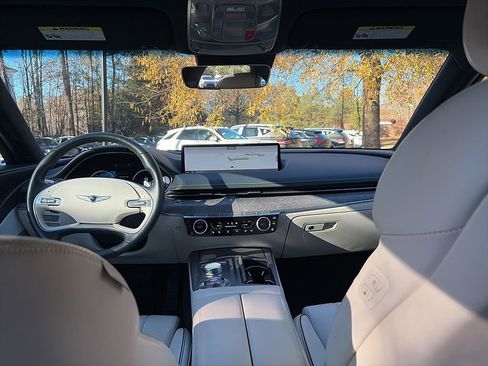 Used 2023 Genesis G80 image 6