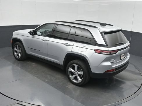 Used 2025 Jeep Grand Cherokee Limited w/ Black Appearance Package AWD/4WD image 49