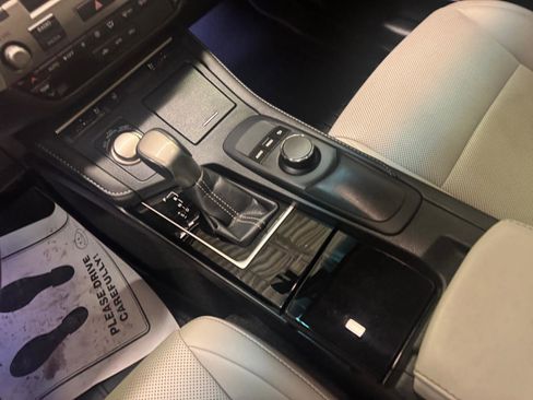 Used 2016 Lexus ES 350 w/ Premium Package w/Wood Trim FWD image 18