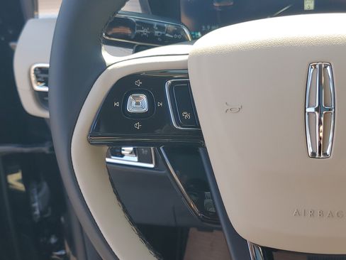 New 2026 Lincoln Corsair Premiere image 17