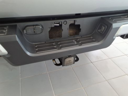 Used 2025 Toyota Tacoma SR5 AWD/4WD image 17