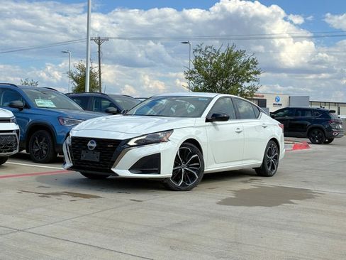 Used 2025 Nissan Altima 2.5 SR FWD image 1