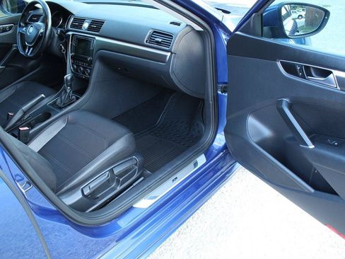 Used 2017 Volkswagen Passat 1.8T R-Line FWD image 18