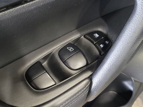 Used 2019 Nissan Rogue S AWD/4WD image 27