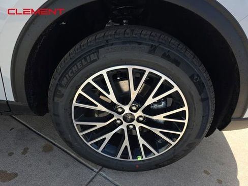 New 2025 Ford Escape SE image 32