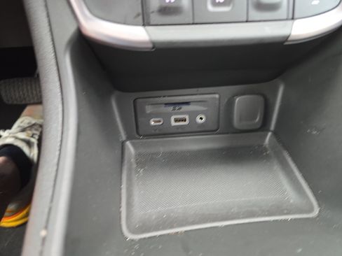 Used 2022 GMC Terrain AT4 image 28