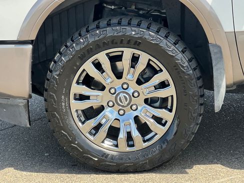 Used 2016 Nissan Titan Platinum Reserve AWD/4WD image 32