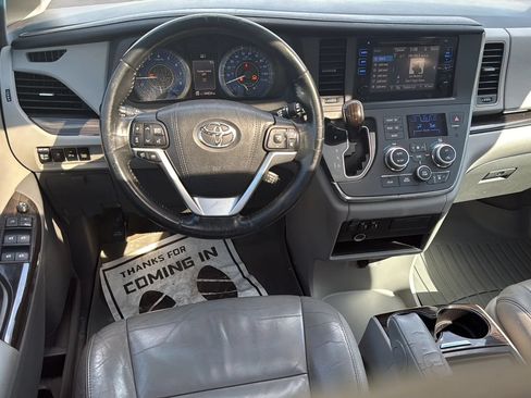 Used 2015 Toyota Sienna XLE w/ XLE Navigation Package FWD image 12