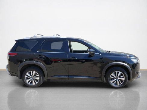 Certified 2024 Nissan Pathfinder SL w/ Black Appearance Package AWD/4WD image 2