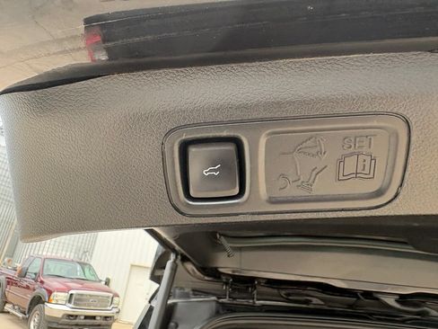Used 2020 Ford Expedition Limited w/ Equipment Group 303A AWD/4WD image 13