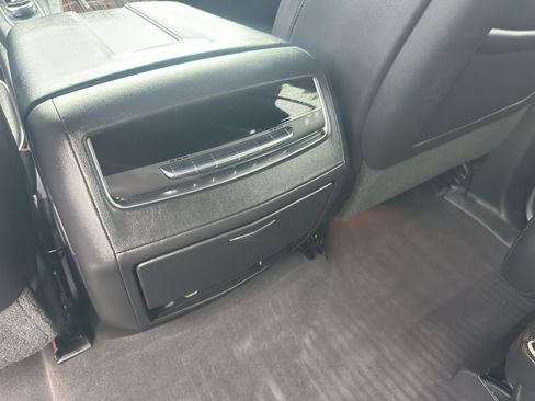 Used 2021 Cadillac Escalade Premium Luxury image 16