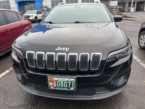 Used 2019 Jeep Cherokee Latitude Plus w/ Comfort/Convenience Group image 2