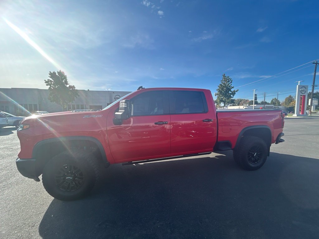 Used 2025 Chevrolet Silverado 2500 ZR2 w/ Technology Package AWD/4WD image 5
