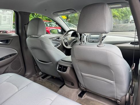 Used 2018 Chevrolet Malibu Hybrid FWD image 32