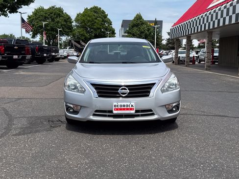Used 2015 Nissan Altima 2.5 SV FWD image 2