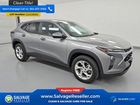Used 2024 Chevrolet Trax LS w/ LS Convenience Package FWD image 5