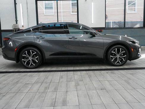 Used 2023 Toyota Crown XLE image 5