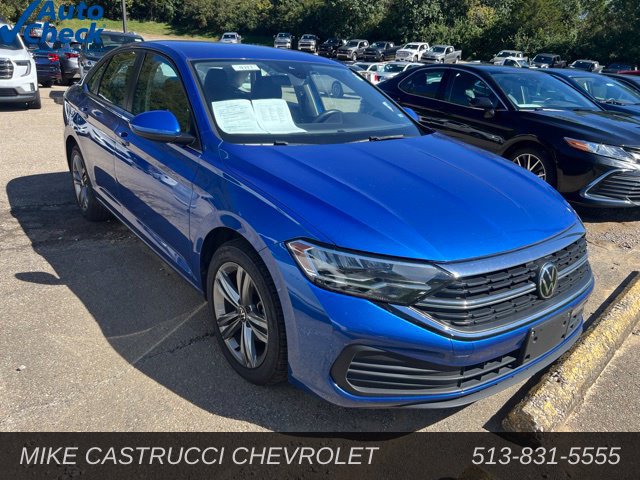 Used 2024 Volkswagen Jetta SE FWD image 2