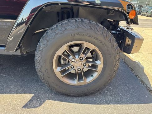 Used 2016 Jeep Wrangler Unlimited Sahara AWD/4WD image 4