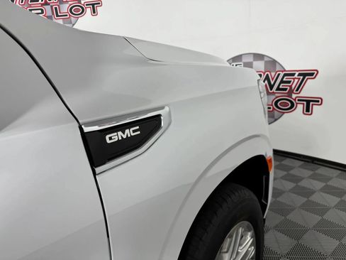 Used 2023 GMC Yukon XL SLT AWD/4WD image 33