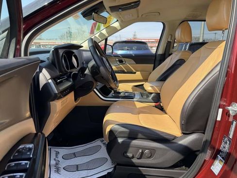 Used 2024 Kia Carnival LX image 9