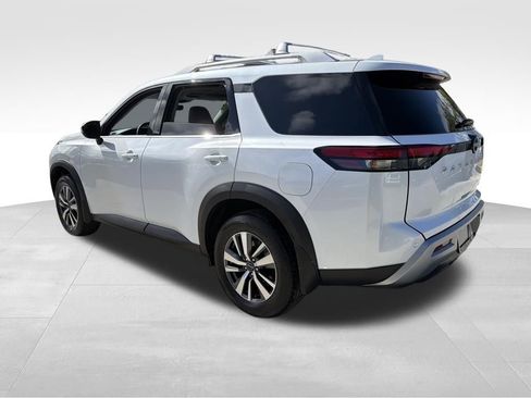 Certified 2025 Nissan Pathfinder SL image 5