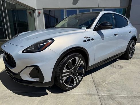 Certified 2025 Maserati Grecale Folgore AWD/4WD image 4