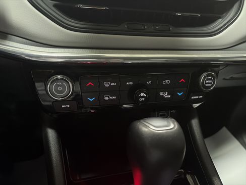 Used 2022 Jeep Compass Limited image 19