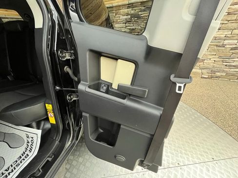 Used 2009 Toyota FJ Cruiser 4WD image 34