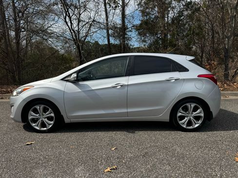 Used 2013 Hyundai Elantra GT w/ Style Pkg image 3
