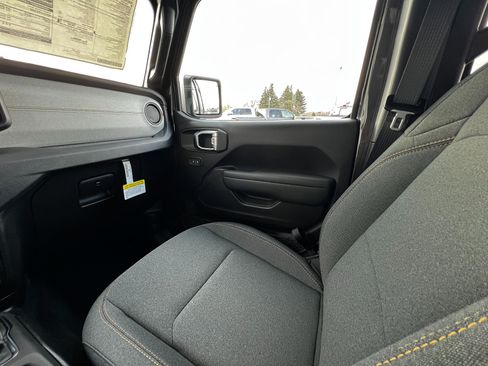 New 2025 Jeep Gladiator Sport image 11