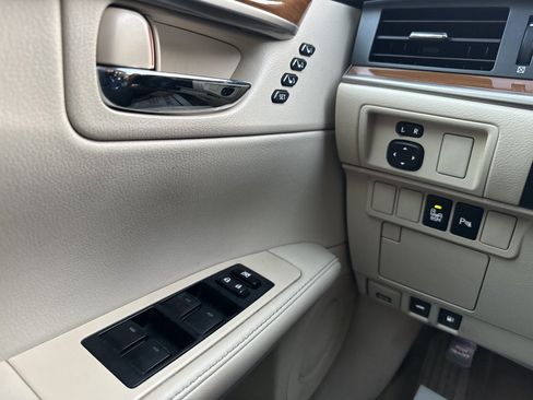 Used 2013 Lexus ES 300h w/ Luxury Pkg FWD image 30