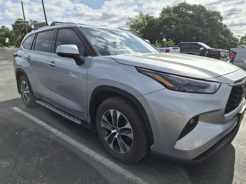 Used 2022 Toyota Highlander XLE FWD image 10