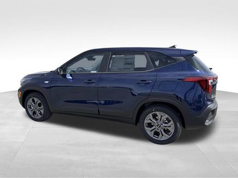 New 2026 Kia Seltos LX FWD image 7