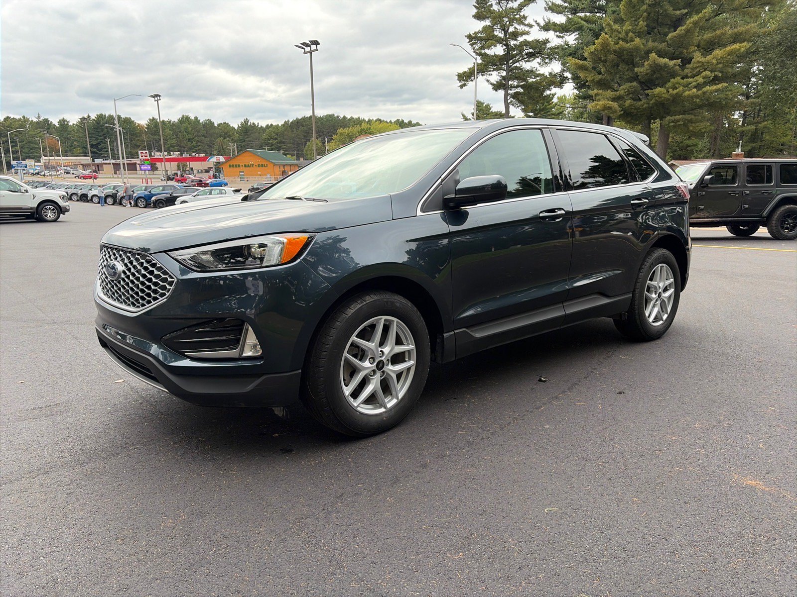 Used 2024 Ford Edge SEL w/ Convenience Package AWD/4WD image 3
