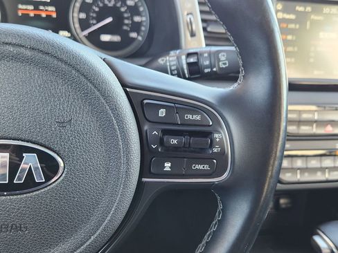 Used 2018 Kia Niro EX Premium image 17