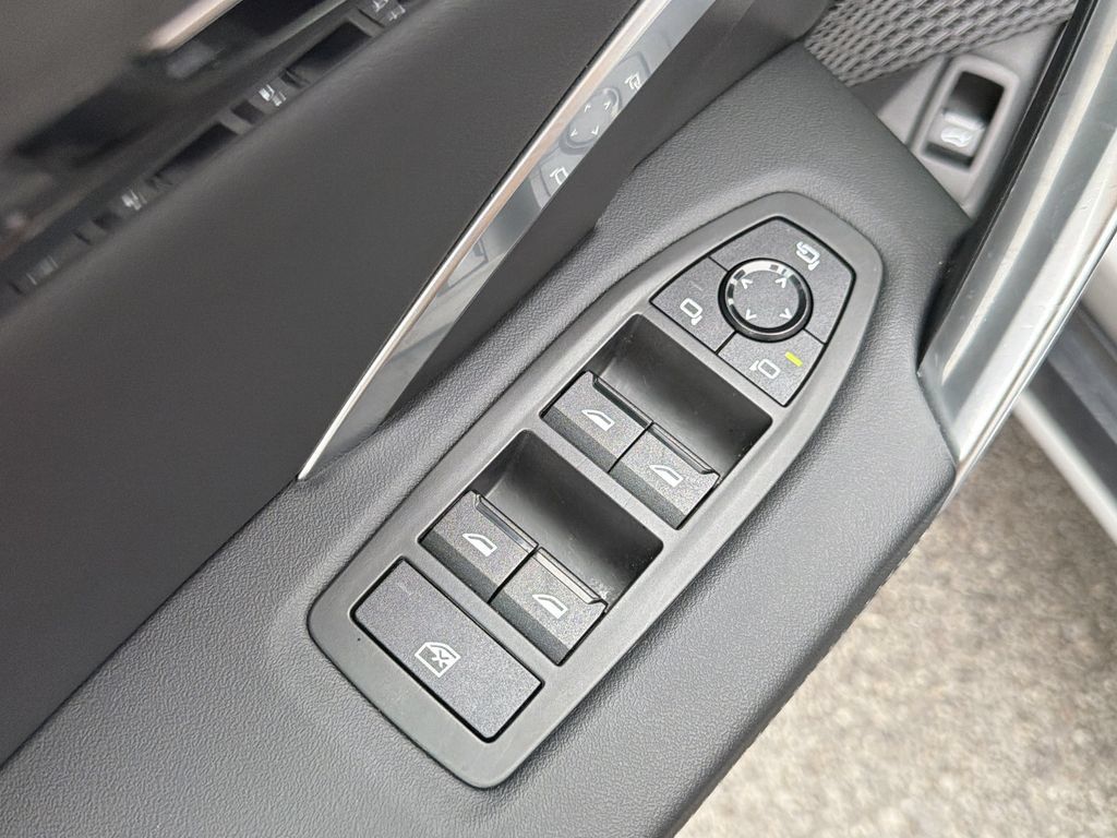 Used 2025 BMW X1 xDrive28i AWD/4WD image 23